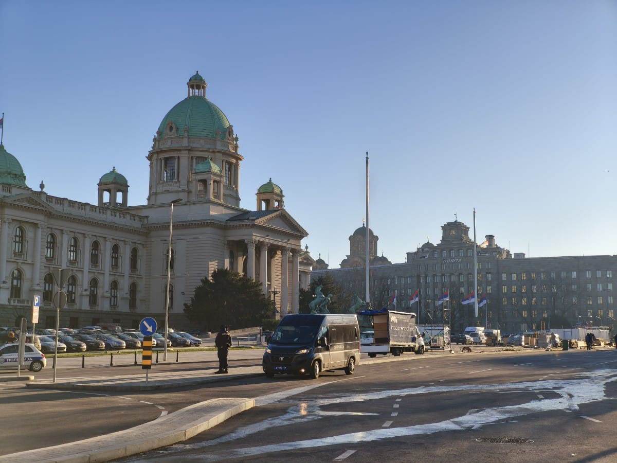 Uklonjeni šatori ispred Skupštine (3).jpg