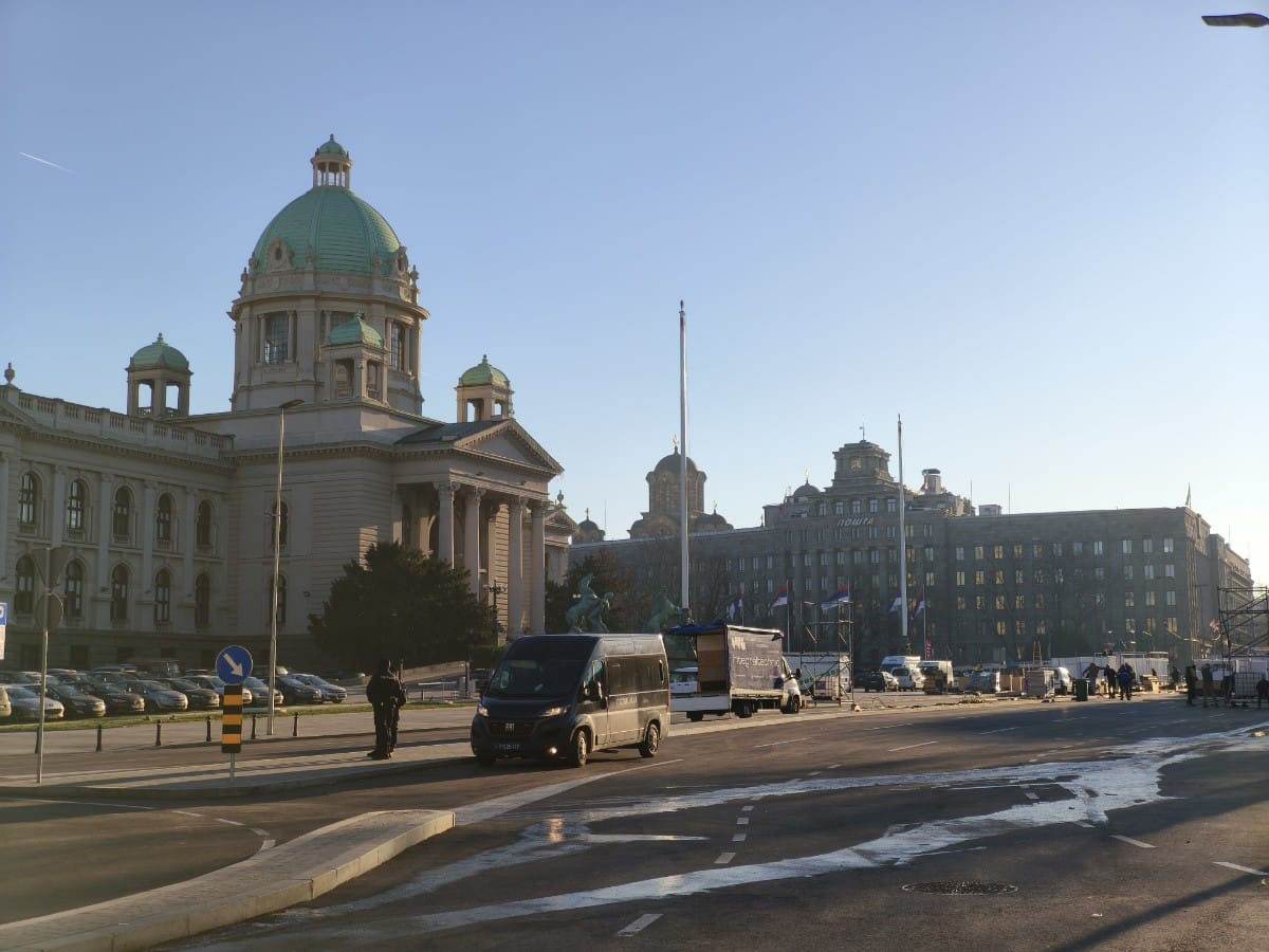 Uklonjeni šatori ispred Skupštine (4).jpg