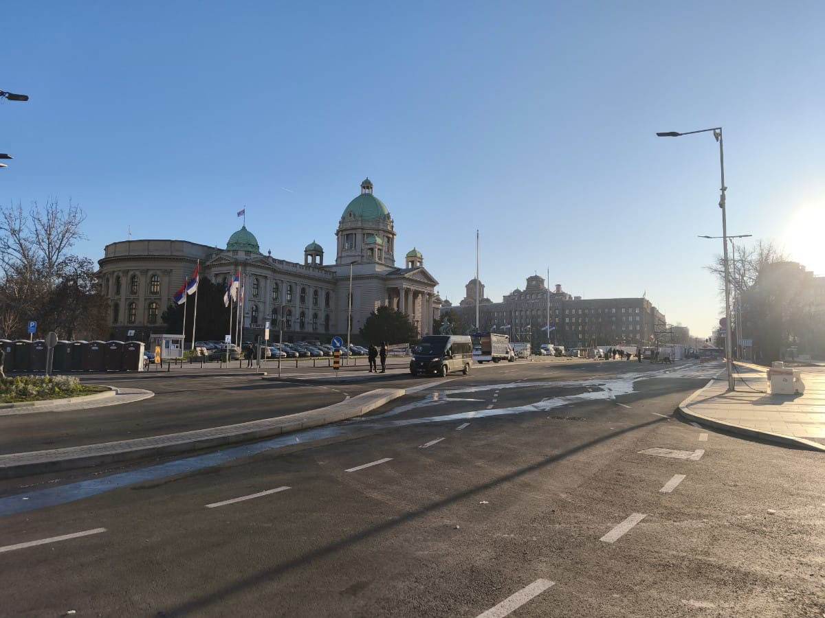 Uklonjeni šatori ispred Skupštine (5).jpg