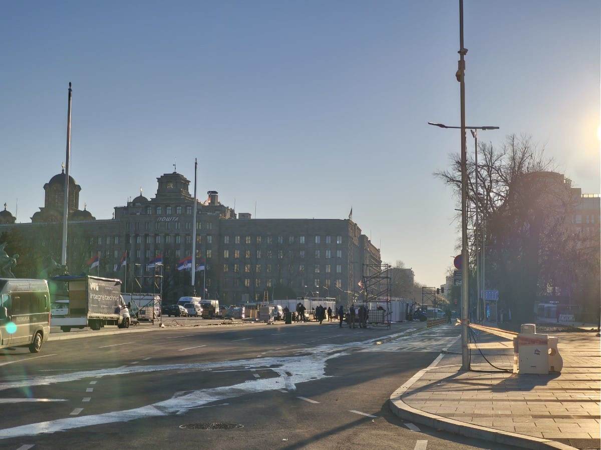 Uklonjeni šatori ispred Skupštine (6).jpg