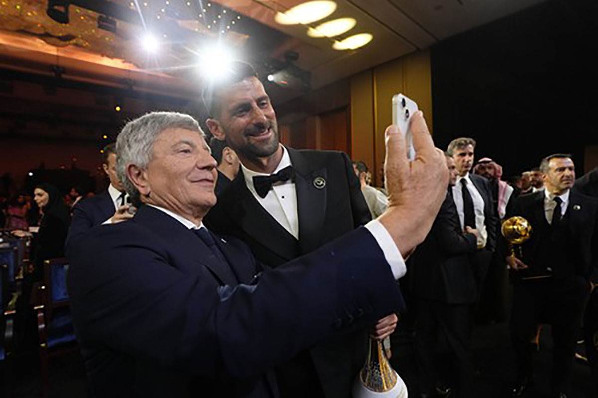 Novak Đoković i Kristijano Ronaldo na Globe Soccer award u Dubaiju (6).jpg