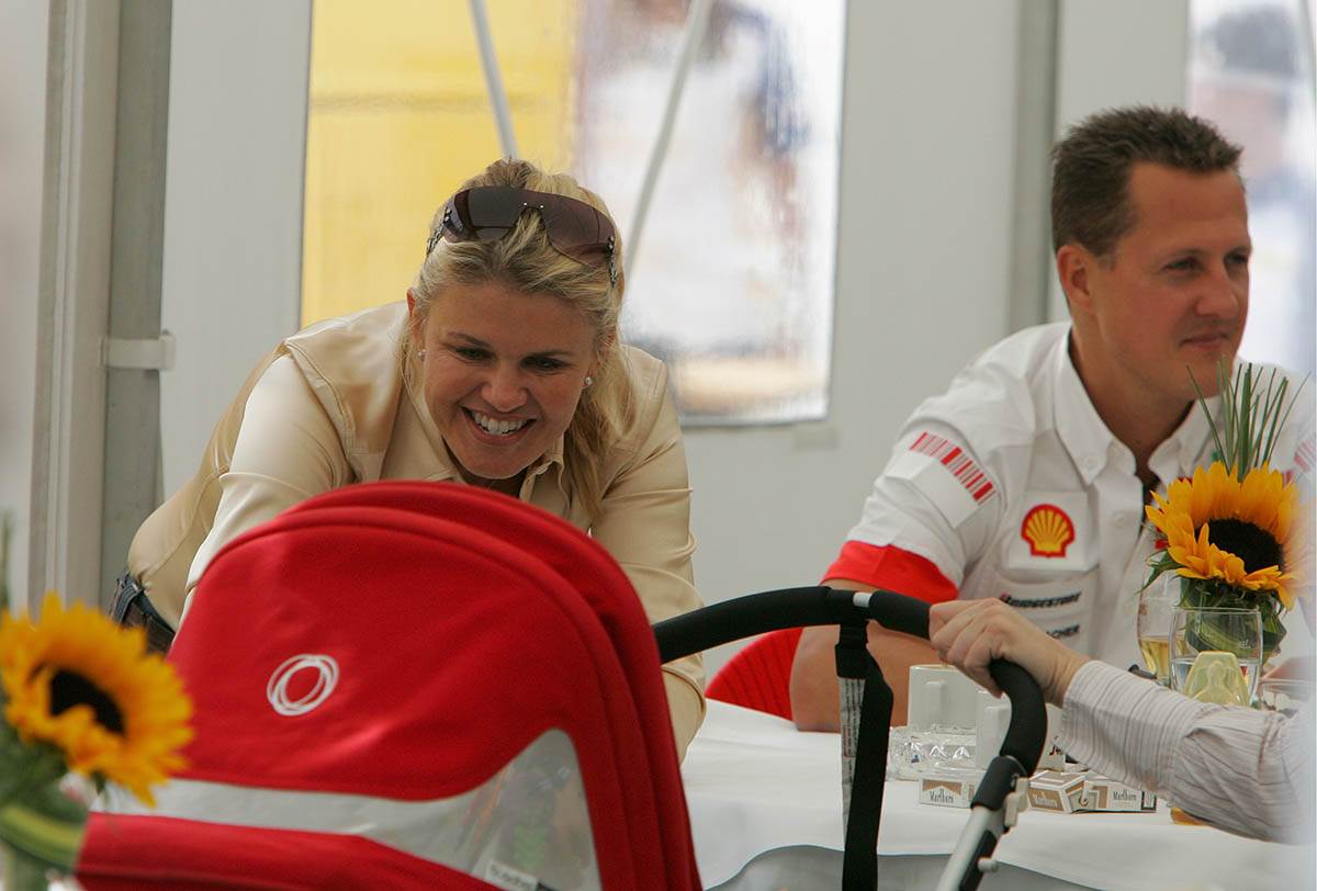 Mihael Šumaher i supruga Korina 10.jpg