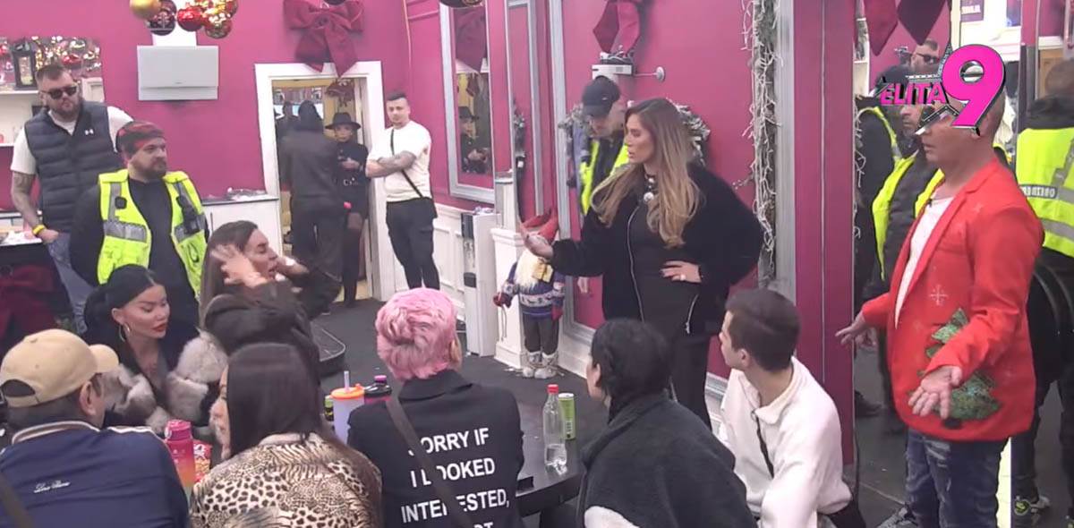 Haos u Eliti, Ana Ćurčić ušla kao podrška, usledio žestok okršaj sa Kačavendom: Bivše kume se polivale i "čašćavale"