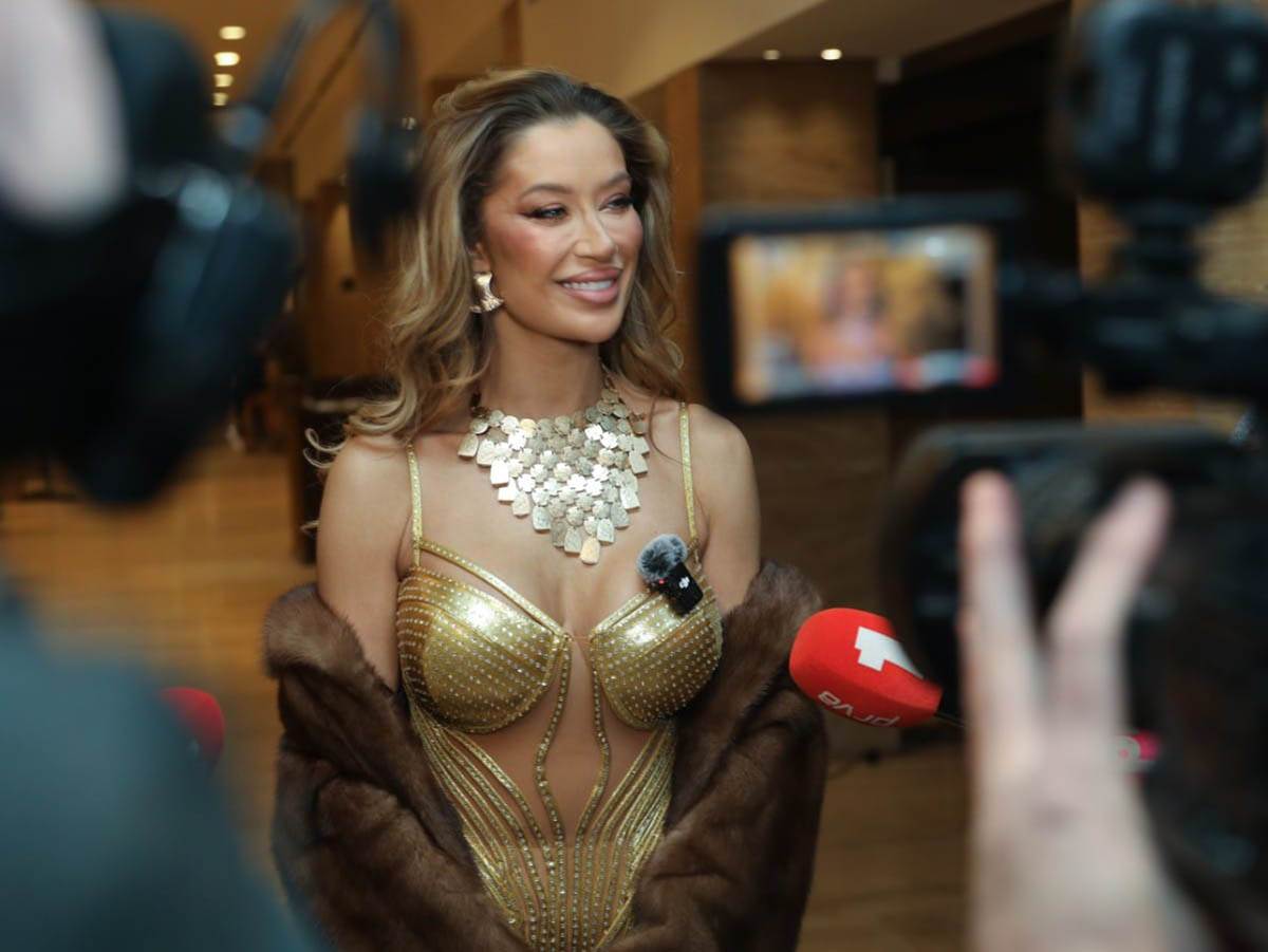 Tea Tairovic nastup u hotelu Metropol (8).jpg