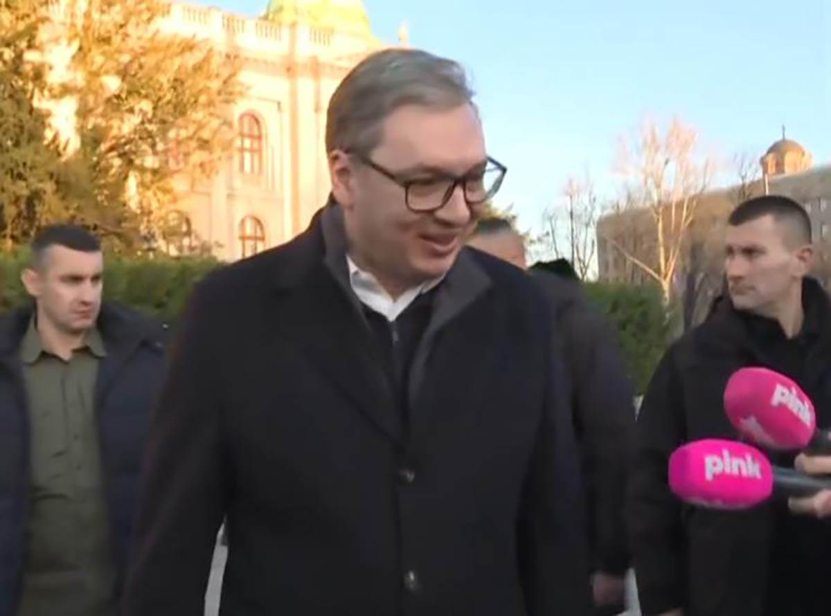 Aleksandar Vučić u Božićnom seocetu (1).jpg