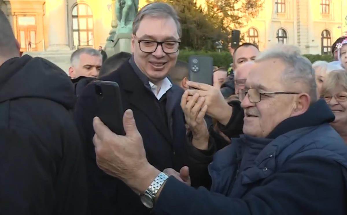 Aleksandar Vučić u Božićnom seocetu (2).jpg