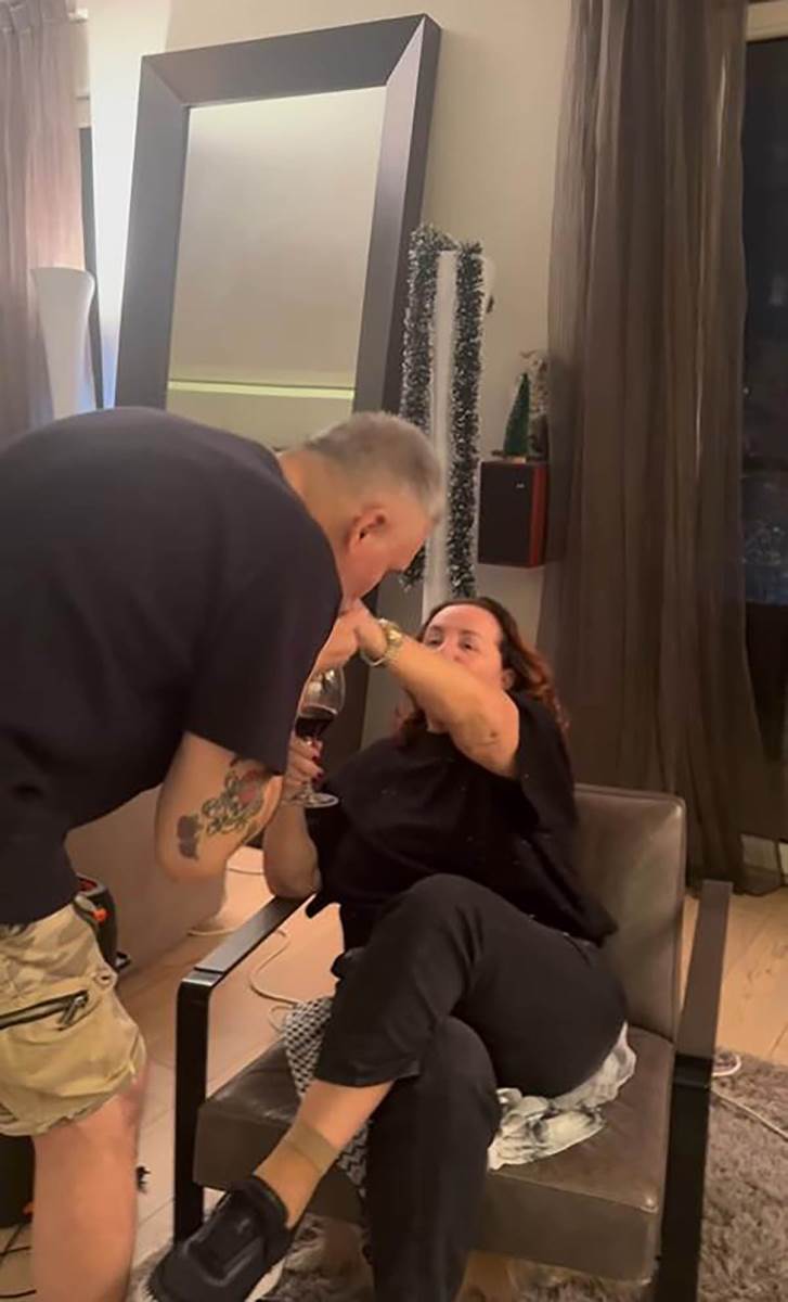 Ana Bekuta kod Čede Jovanovića i Aleksandra Kosa u stanu (9).jpg