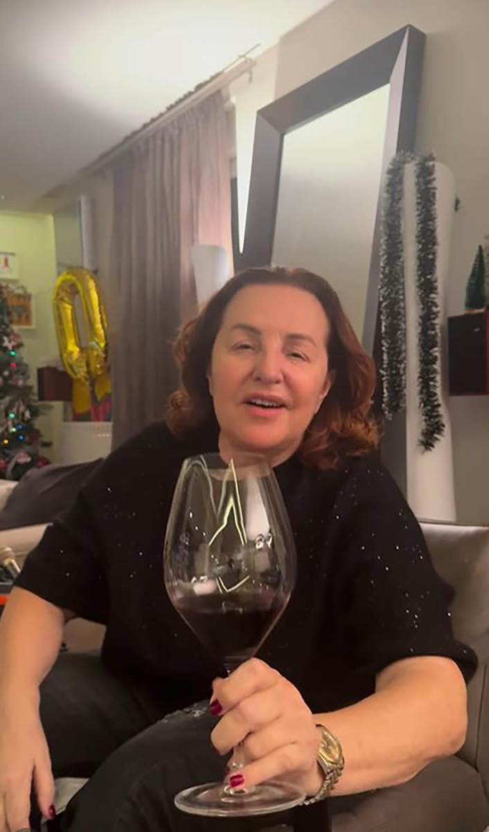 Ana Bekuta kod Čede Jovanovića i Aleksandra Kosa u stanu (12).jpg