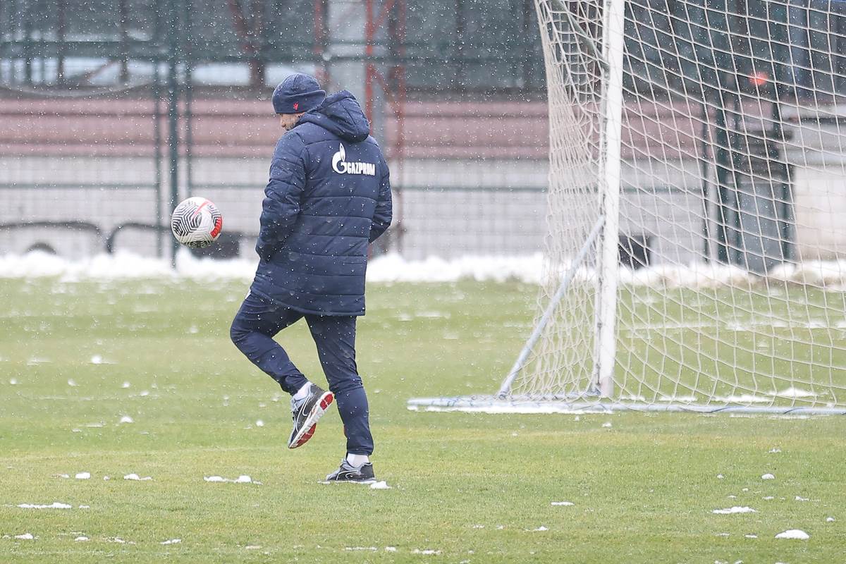 Dejan Stanković žonglira na treningu Zvezde