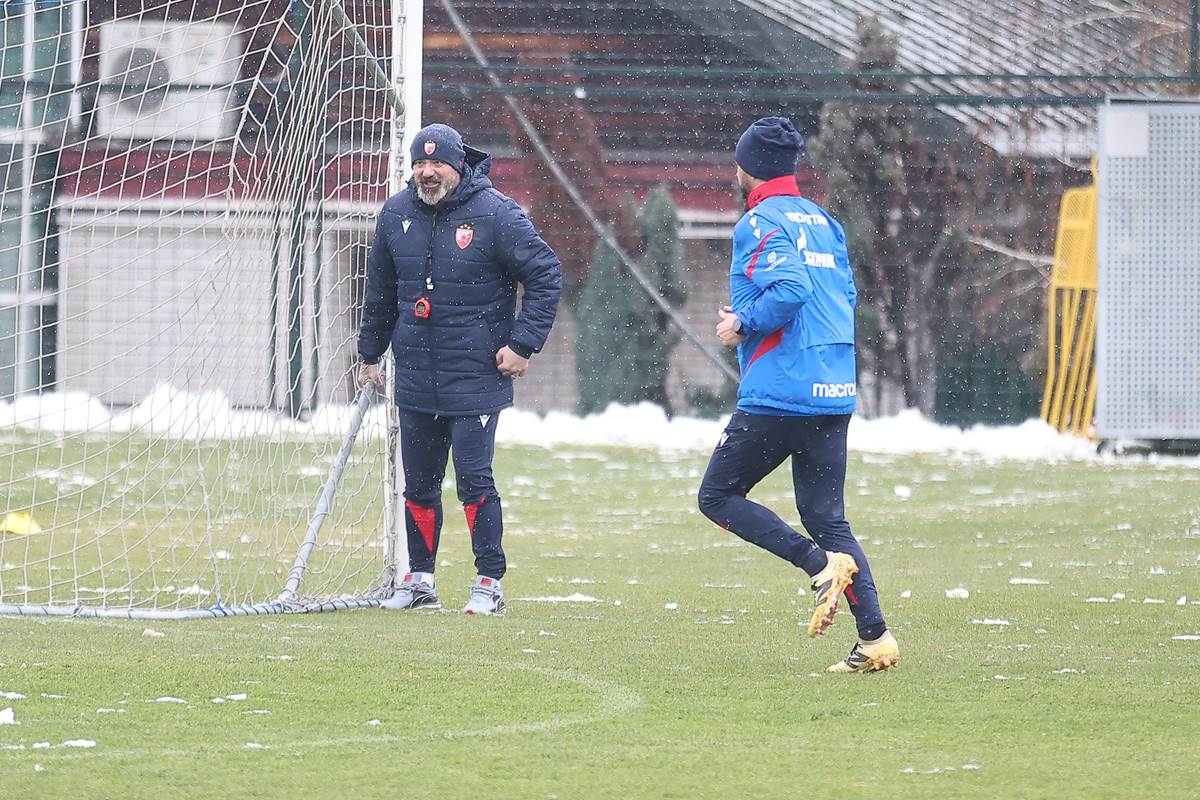 Dejan Stanković na prvom treningu od povratka u Zvezdu