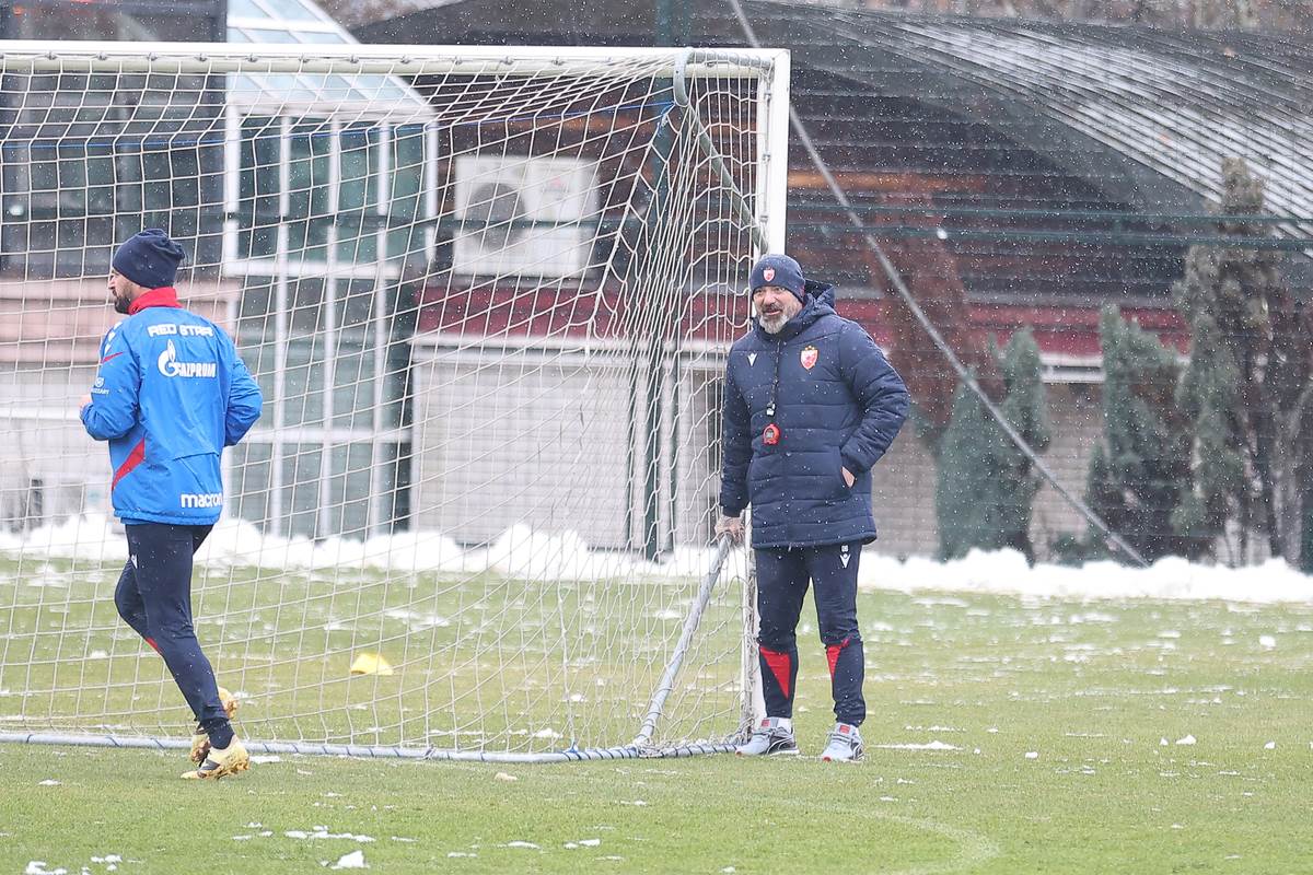 Dejan Stanković nosi gol na treningu Zvezde