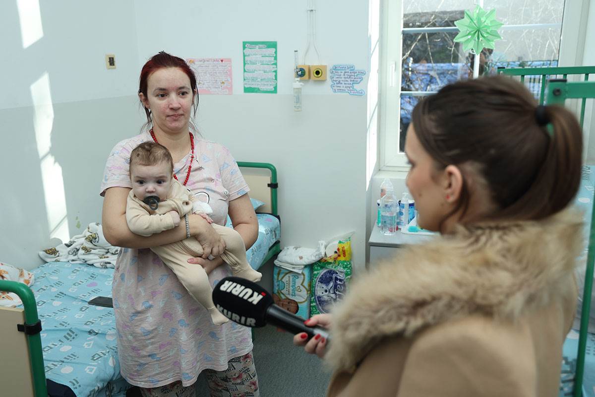 Kurir obradovao decu u KBC "Dr Dragiša Mišović"