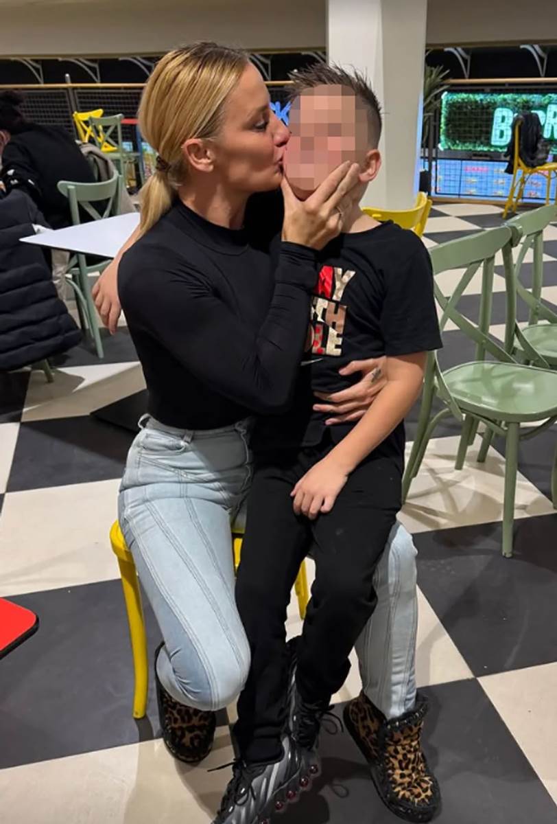 Milica Dabović sin Amerika tagovi (3).jpg