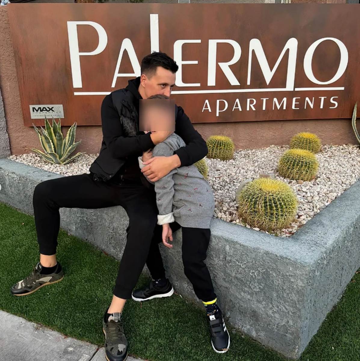 Milica Dabović sin Amerika tagovi (4).jpg