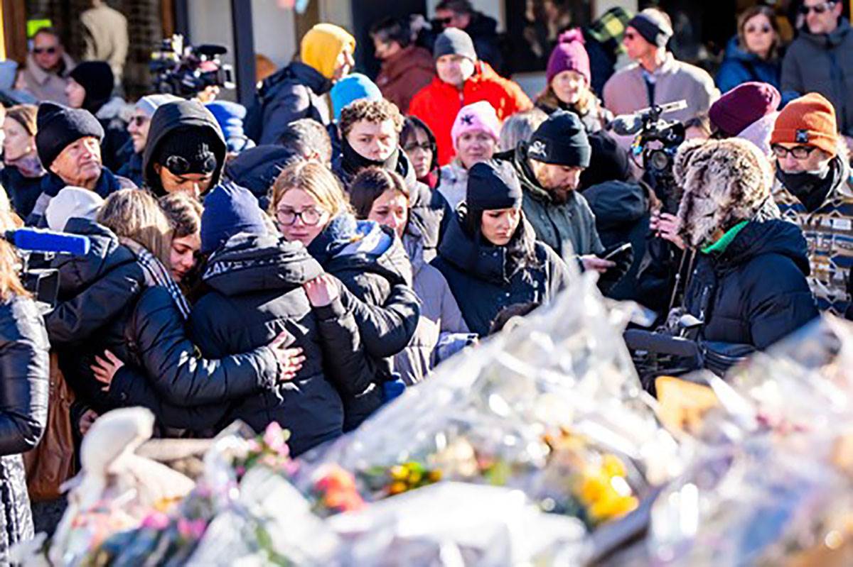 Odavanje počasti žrtvama požara u Švajcarskoj (5).jpg