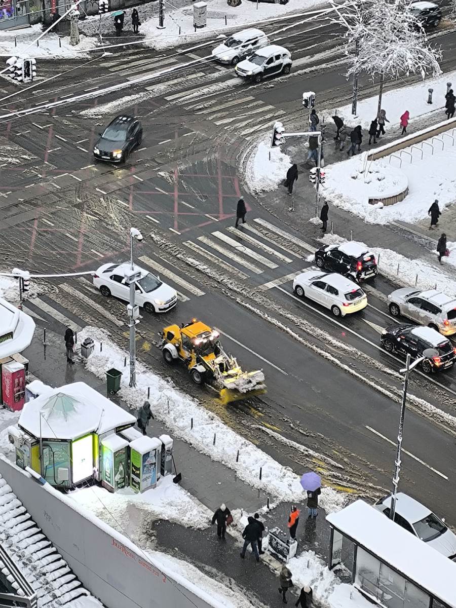 Sve gradske službe u punom kapacitetu uklanjaju posledice velikih snežnih padavina (4).jpg