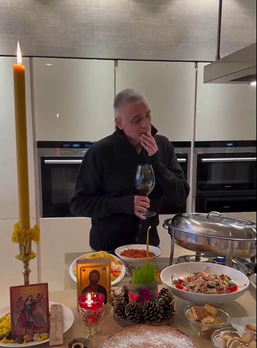 Čeda Jovanović proslavlja Badnji dan u luks domu sa Acom (5).jpg