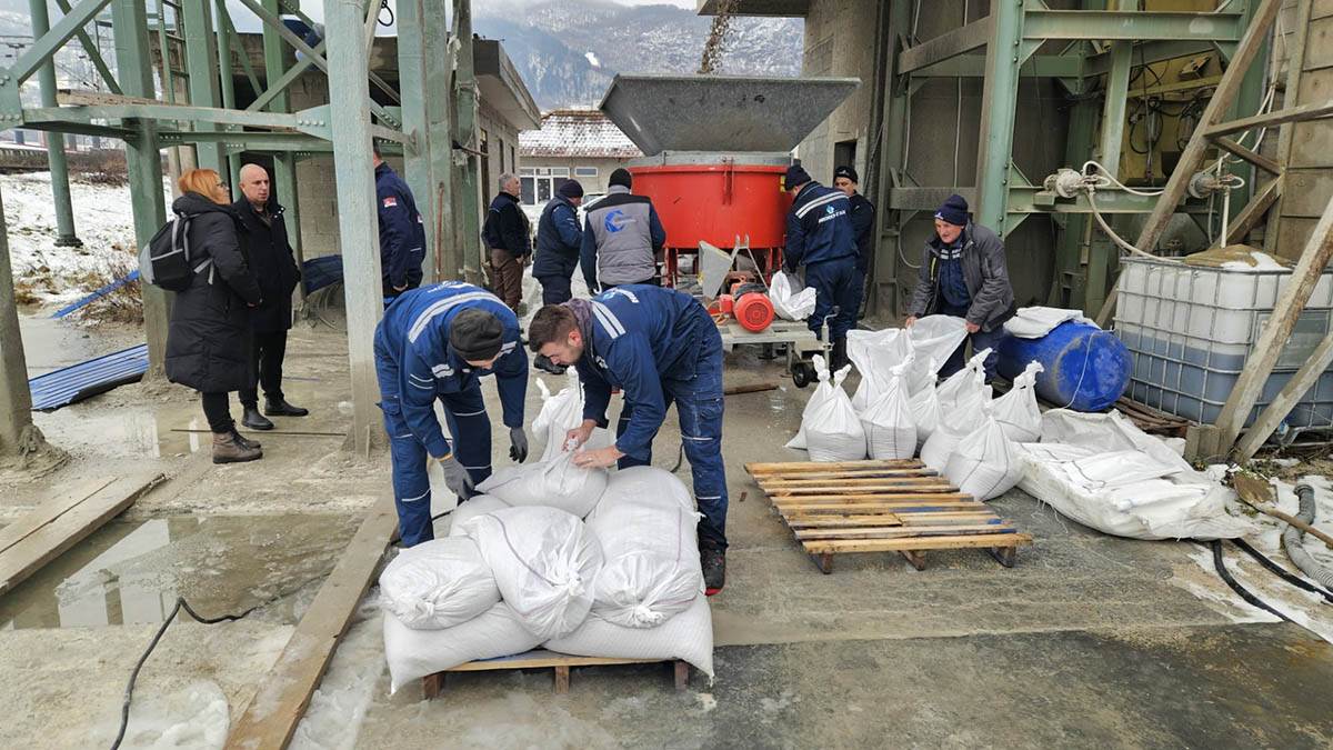 Spremaju se džakovi kako bi se napravio bedem u Prijepolju