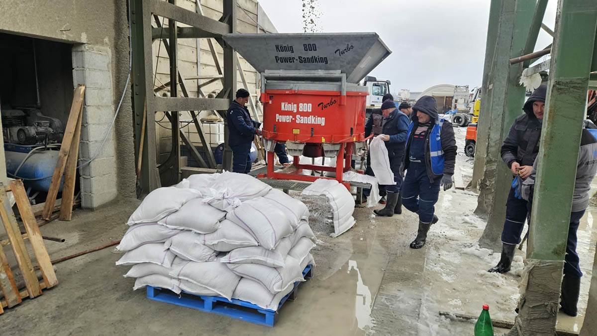 Spremaju se džakovi kako bi se napravio bedem u Prijepolju