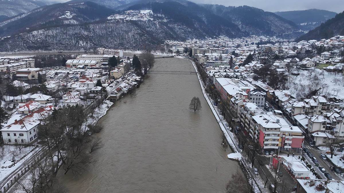 Spremaju se džakovi kako bi se napravio bedem u Prijepolju