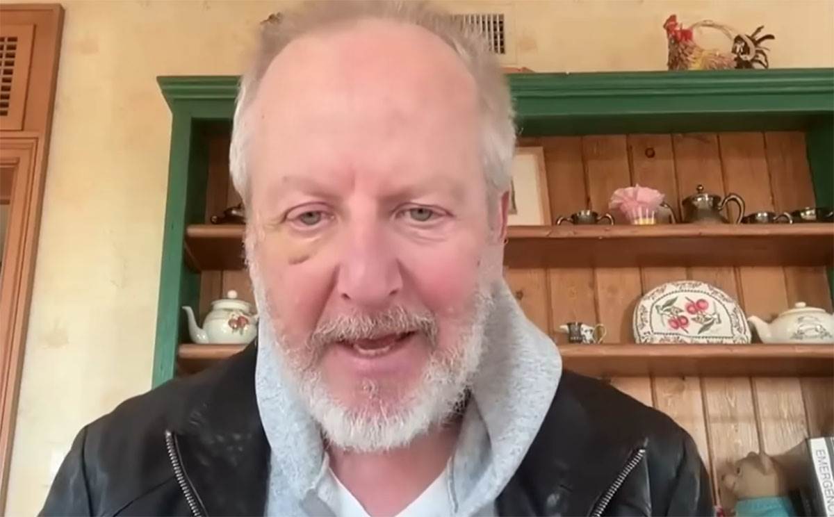 Danijel Stern Sam u kući (2).jpg