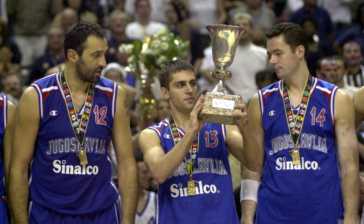 Miloš Vujanić u reprezentaciji Jugoslavije sa Vlade Divcem i Dejanom Tomaševićem na Svetskom prvenstvu u Indijanapolisu