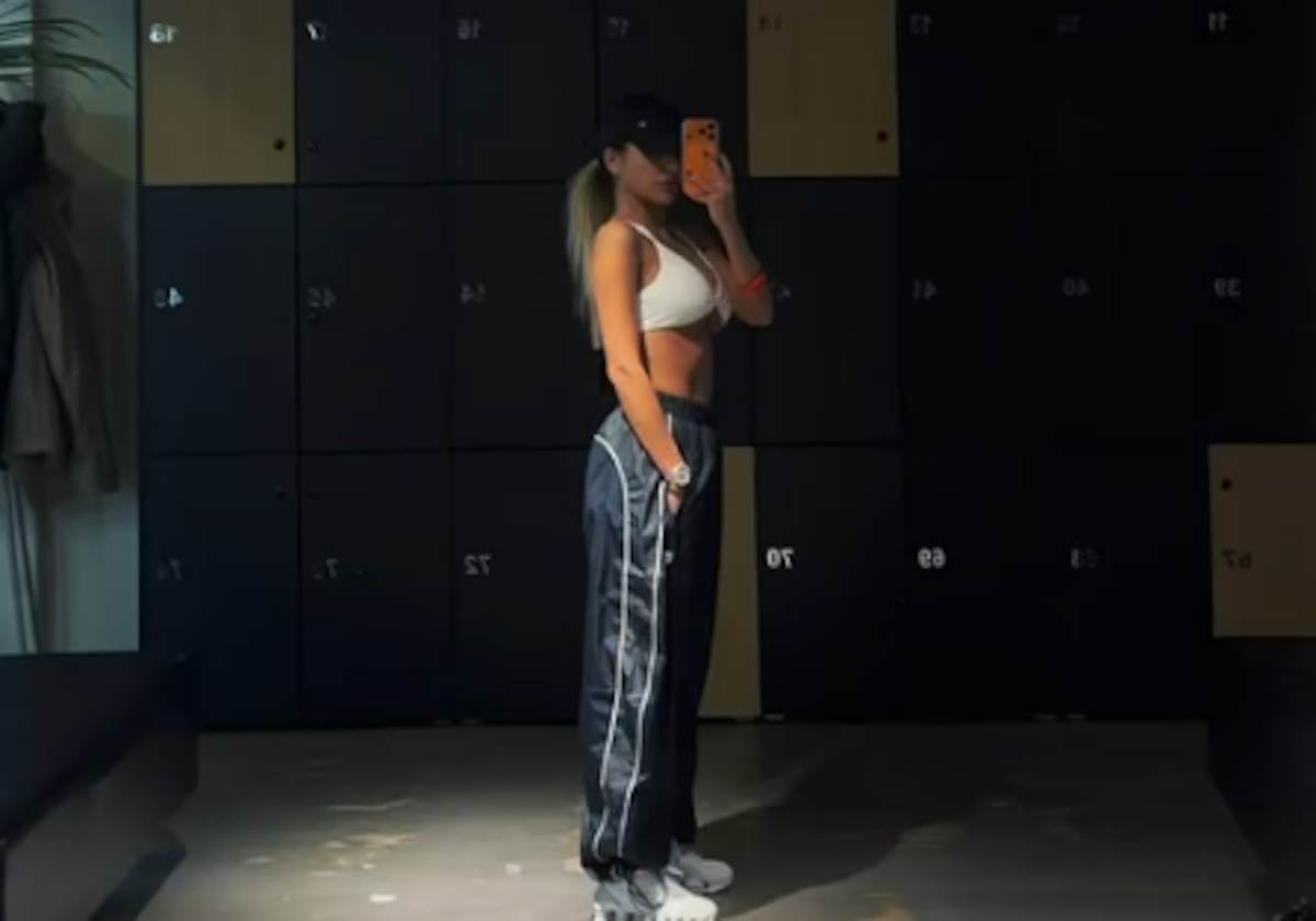 Voditeljki Pinka zamalo ispale grudi: Pogledajte u kakvom izdanju se pojavila na javnom mestu (Foto)