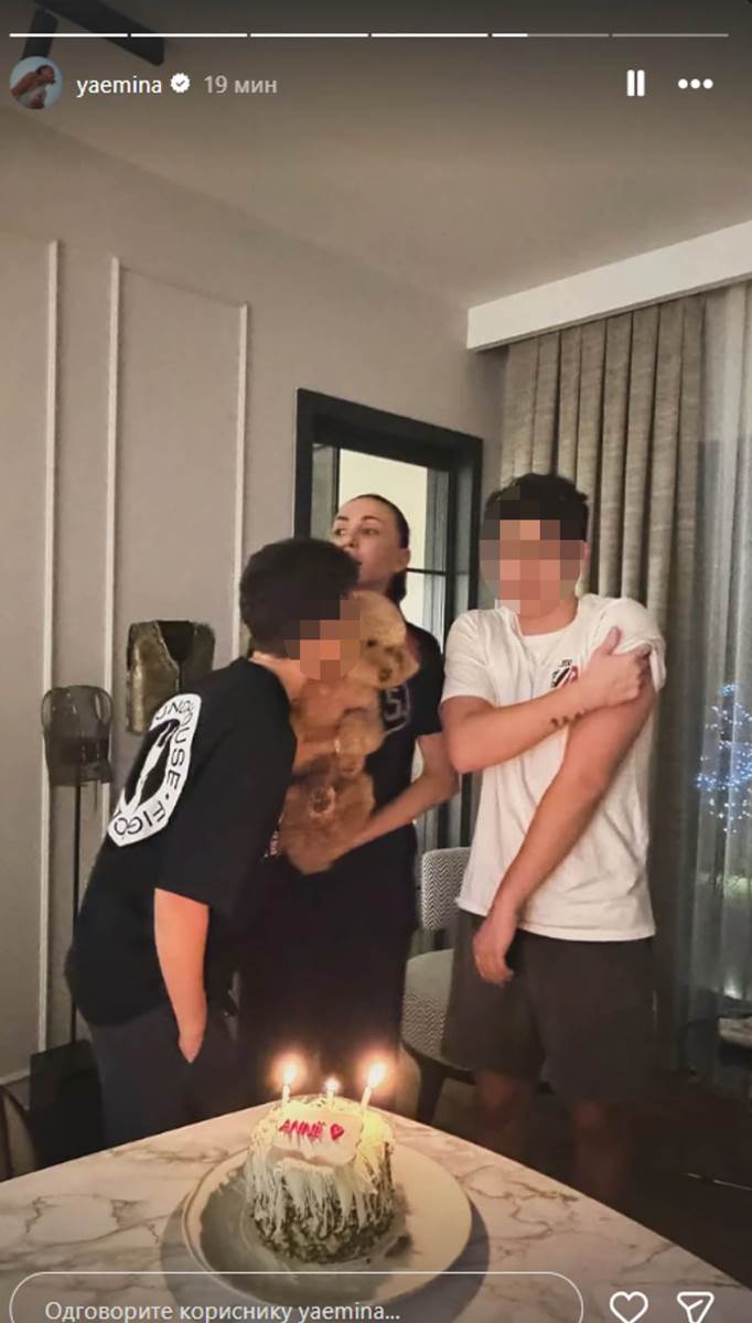 Emina Jahaović slavi rođendan (3).jpg