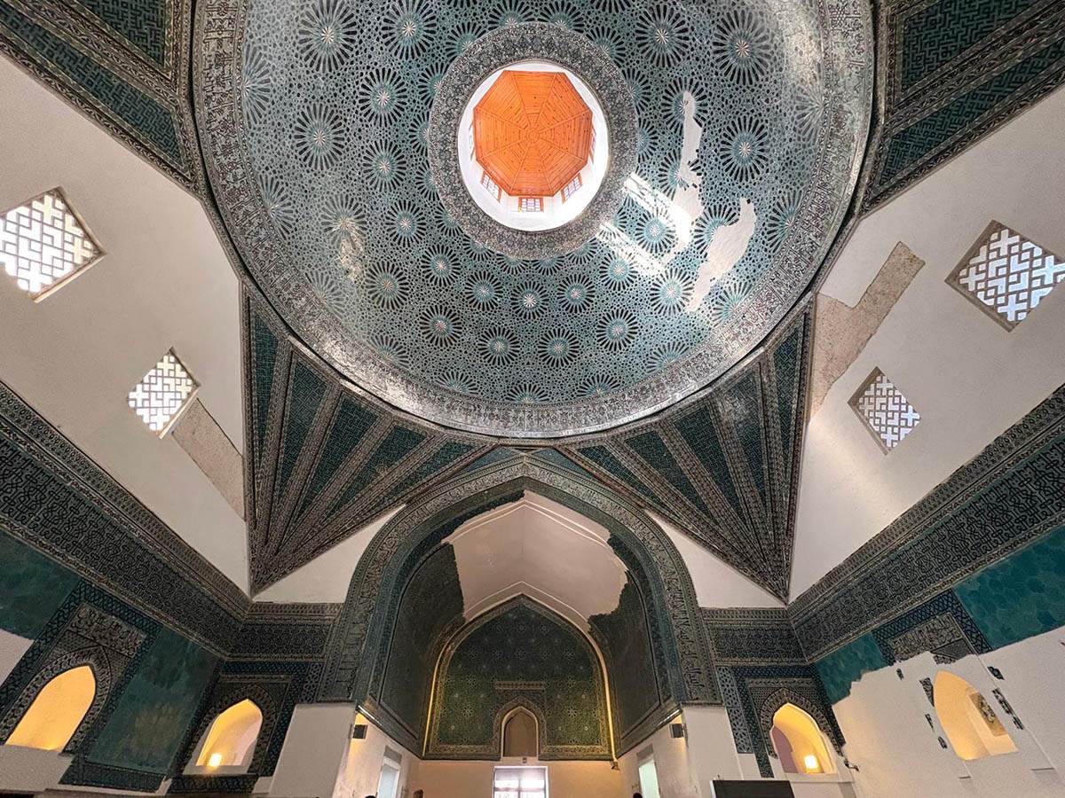 Karataj medresa i Aladinova džamija (4).jpg