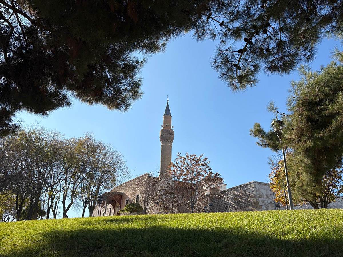 Karataj medresa i Aladinova džamija (7).jpg