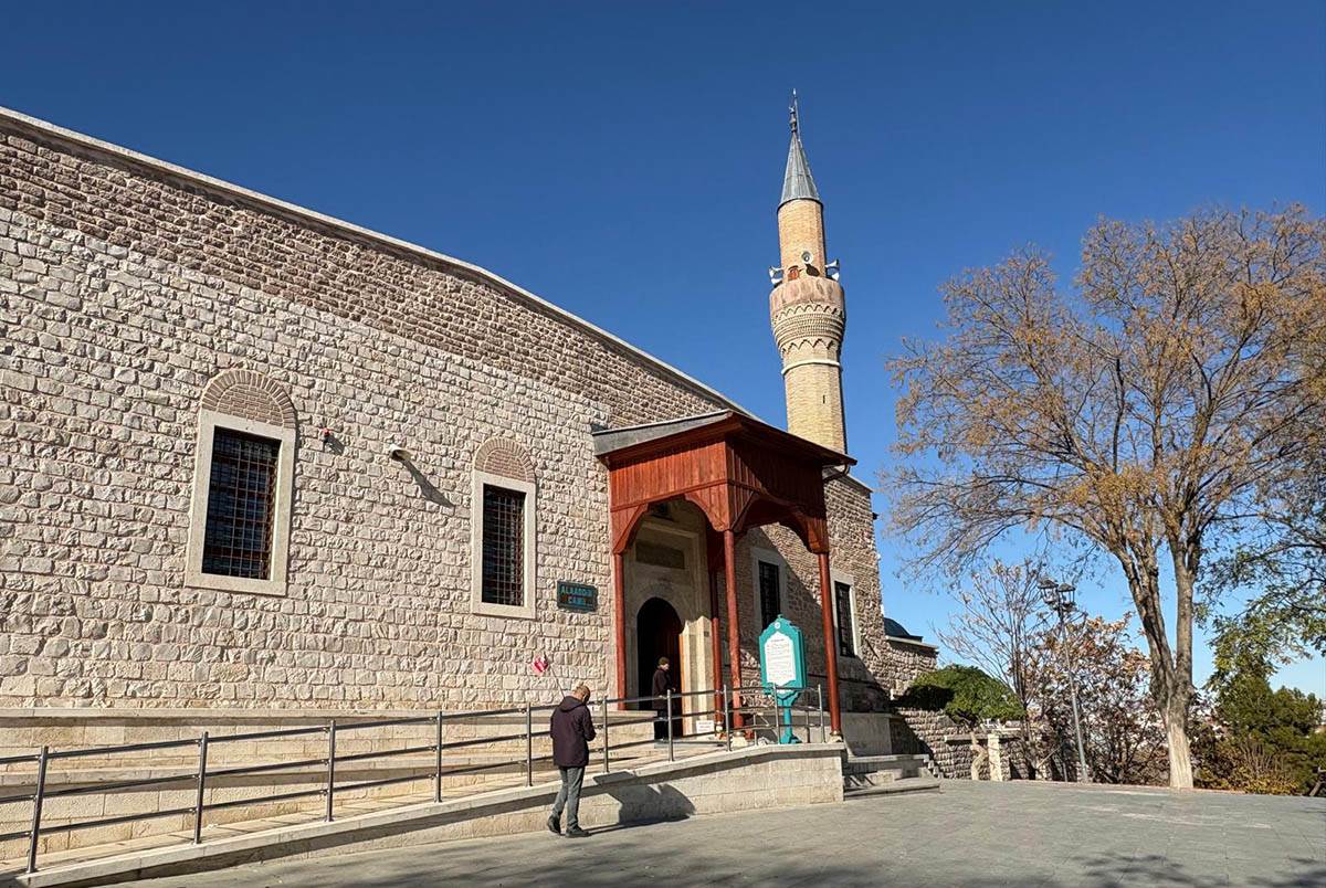 Karataj medresa i Aladinova džamija (9).jpg