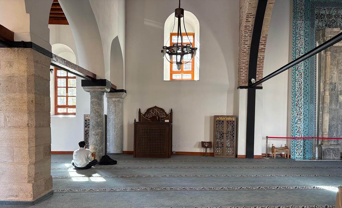 Karataj medresa i Aladinova džamija (1).jpg