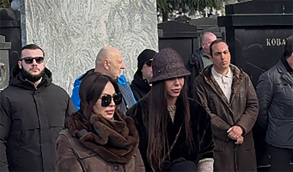 Ceca Ražnatović Bogdana Ražnatović (1).jpg