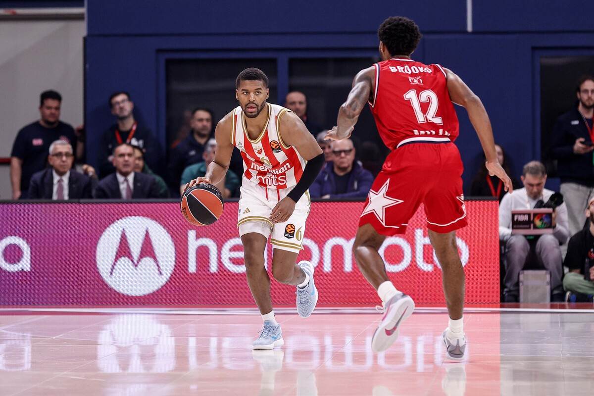 Džered Batler na utakmici Armani Zvezda