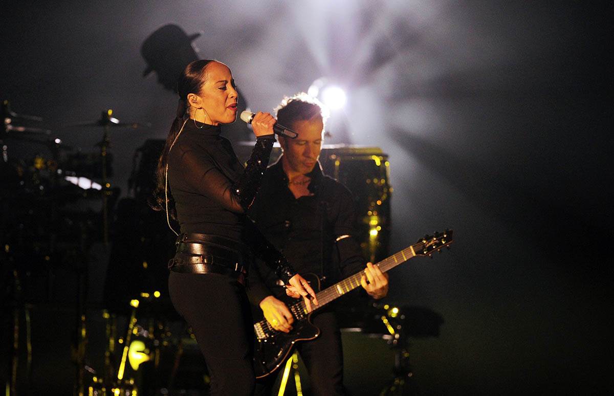 Šade pevačica (4).jpg