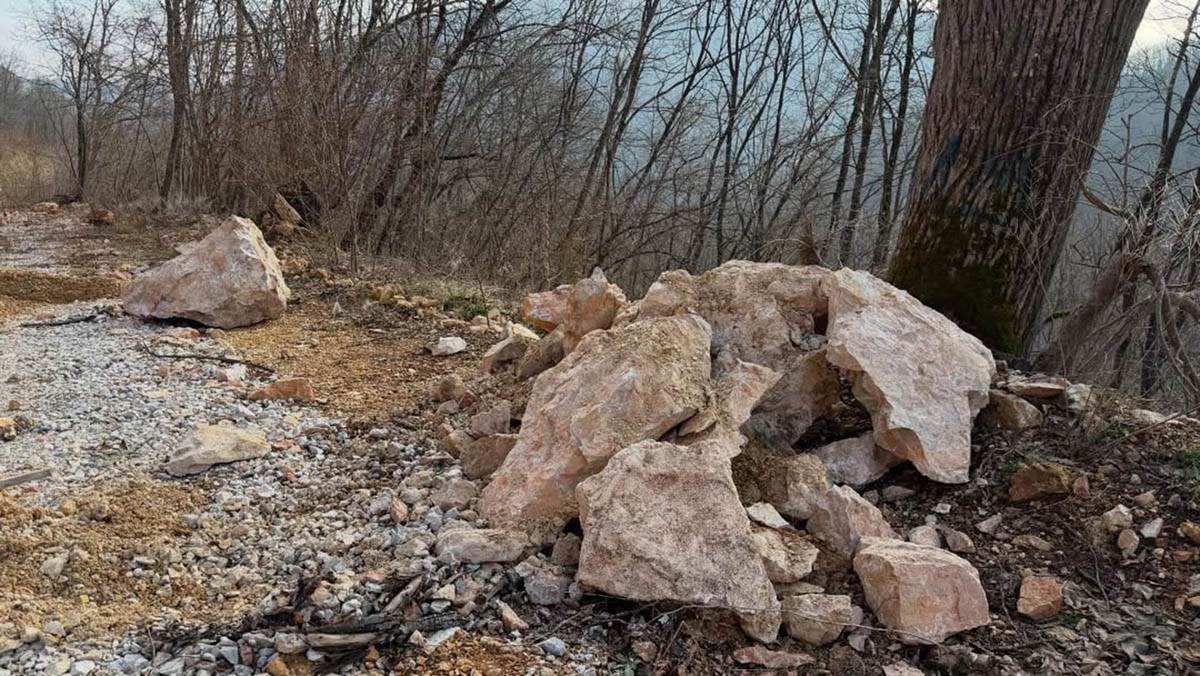 Odroni pokrenuti na putu ka Kablaru (2).jpg