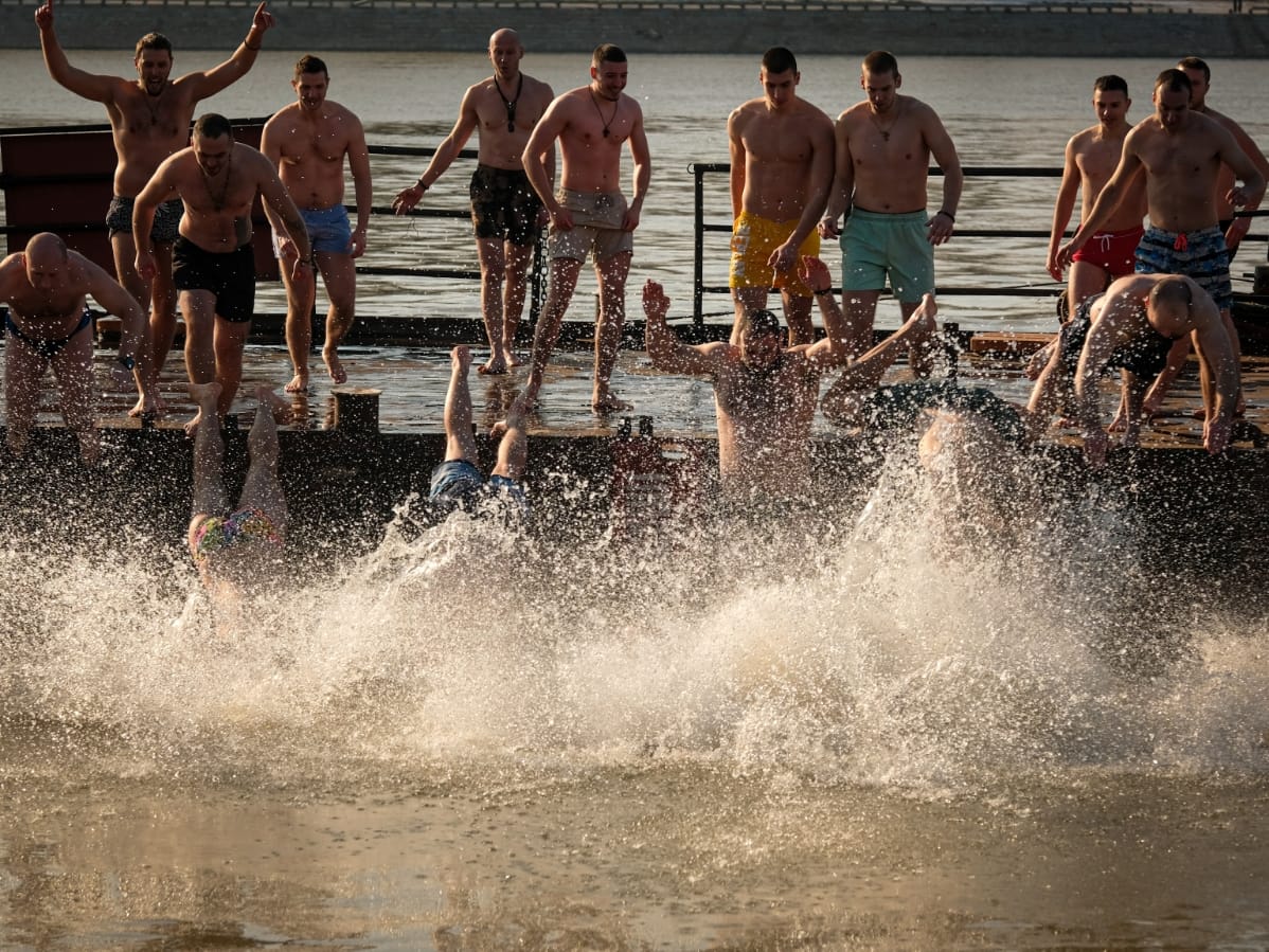 Krstovdan plivanje za časni krst (1).jpeg