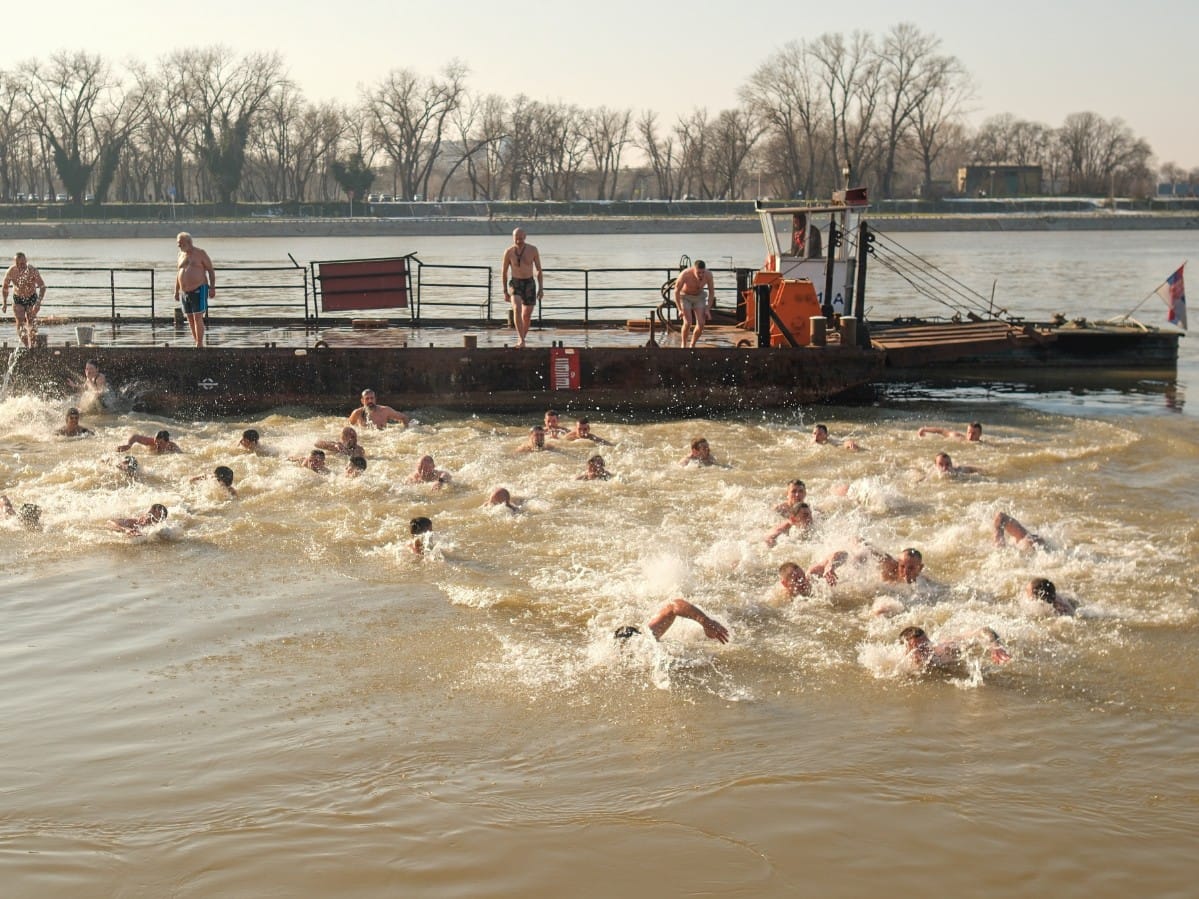 Krstovdan plivanje za časni krst (6).jpeg