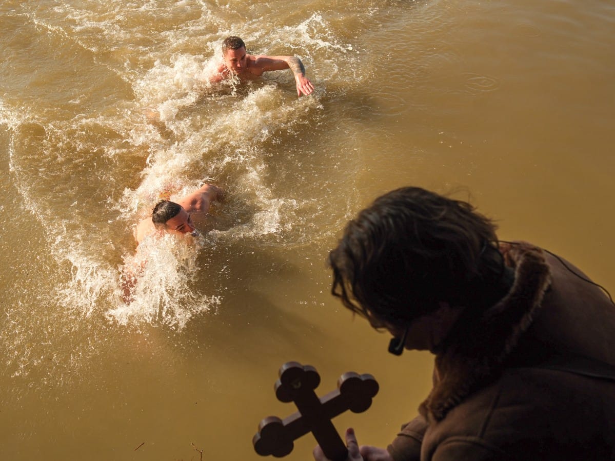 Krstovdan plivanje za časni krst (9).jpeg