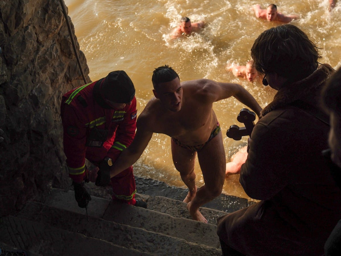 Krstovdan plivanje za časni krst (10).jpeg