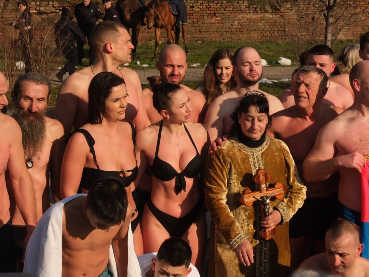 Krstovdan plivanje za časni krst (14).jpeg