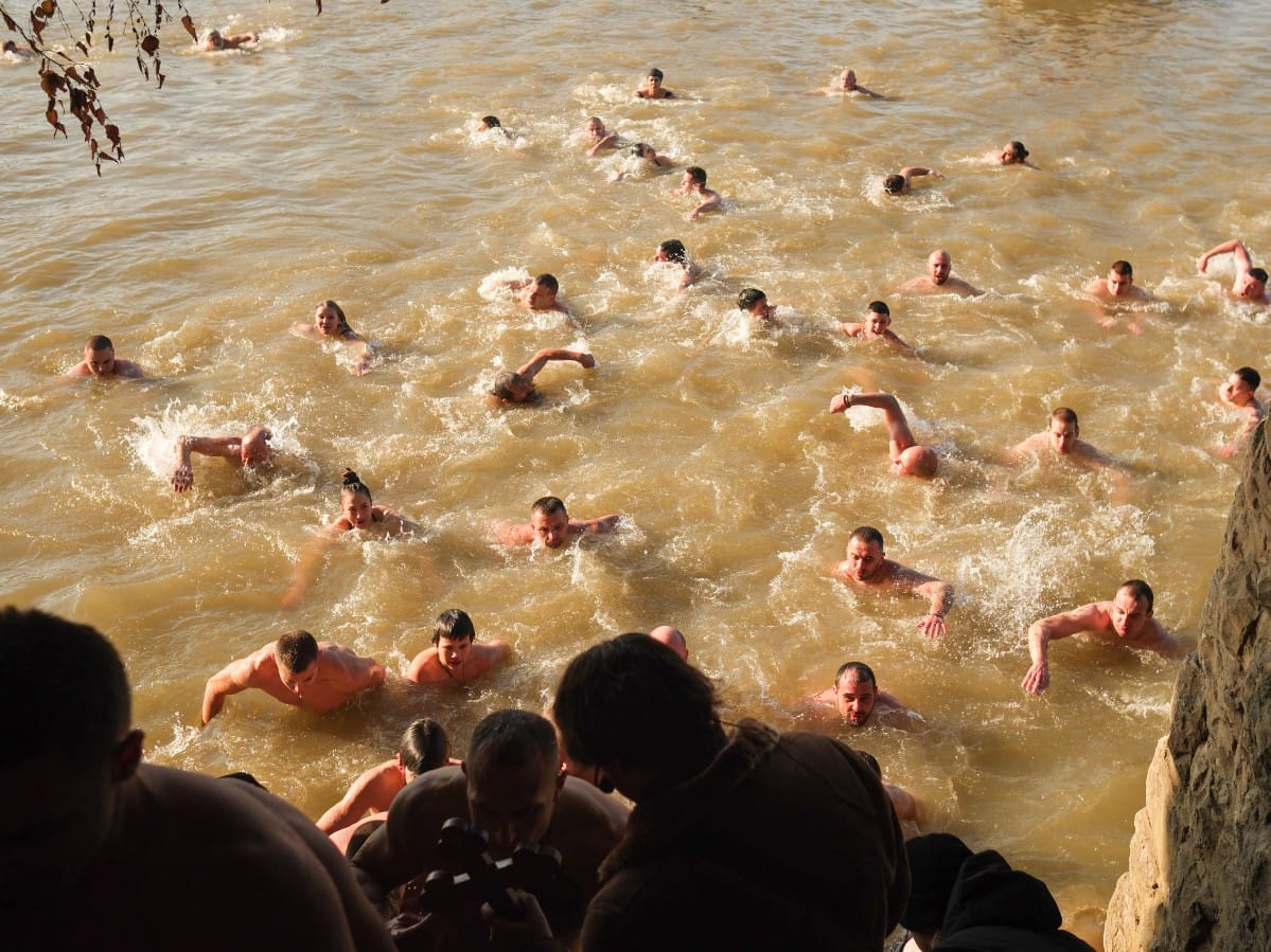 Krstovdan plivanje za časni krst (15).jpeg