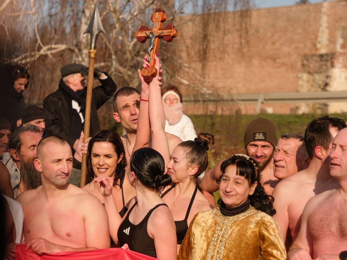 Krstovdan plivanje za časni krst (16).jpeg