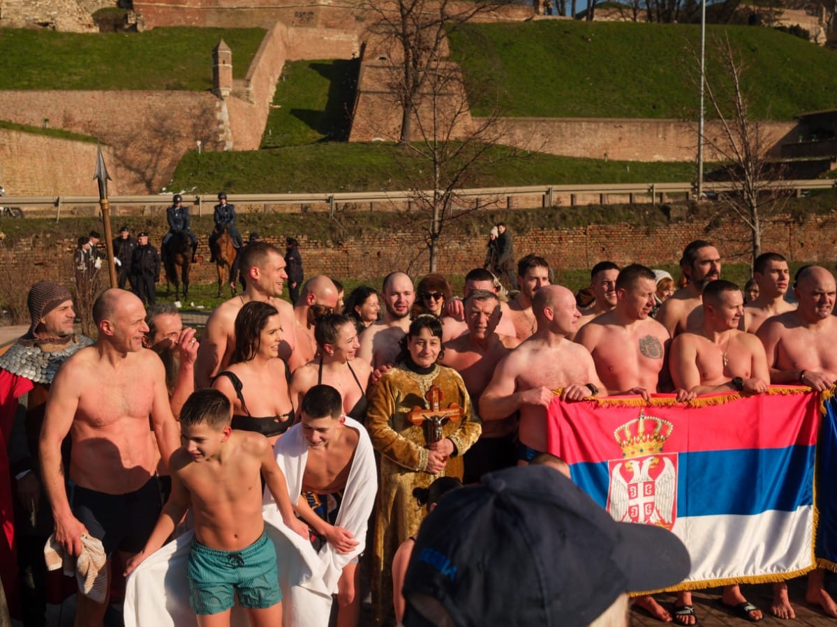 Krstovdan plivanje za časni krst (18).jpeg