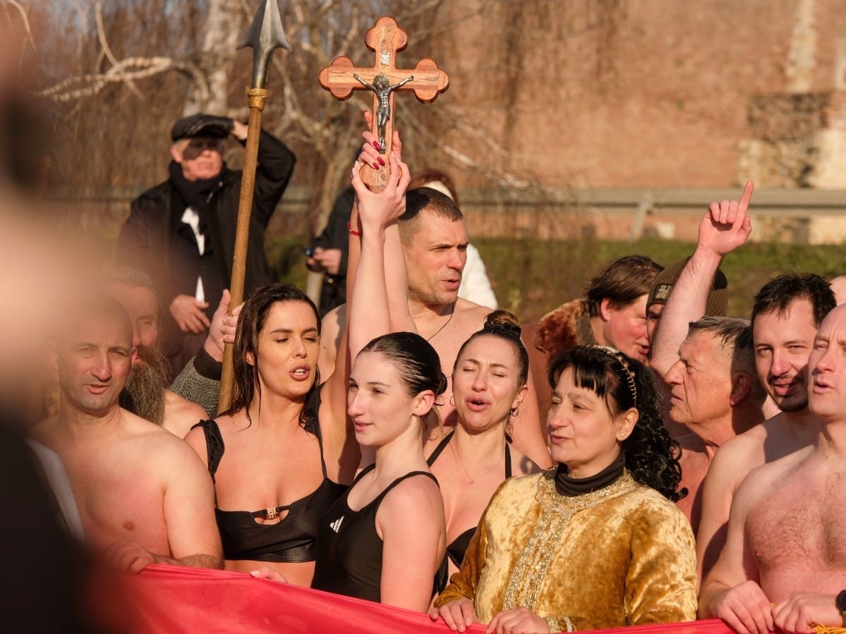 Krstovdan plivanje za časni krst (19).jpeg