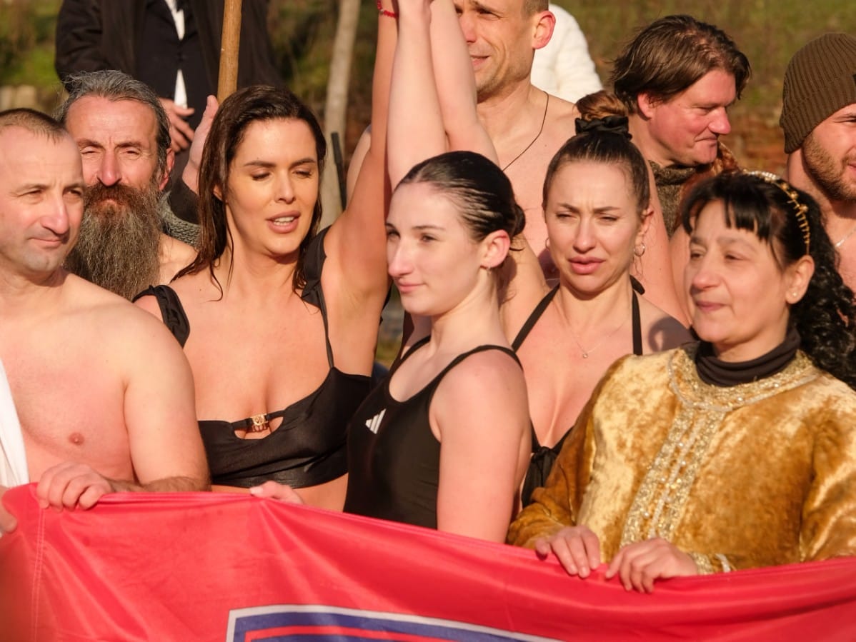 Krstovdan plivanje za časni krst (20).jpeg