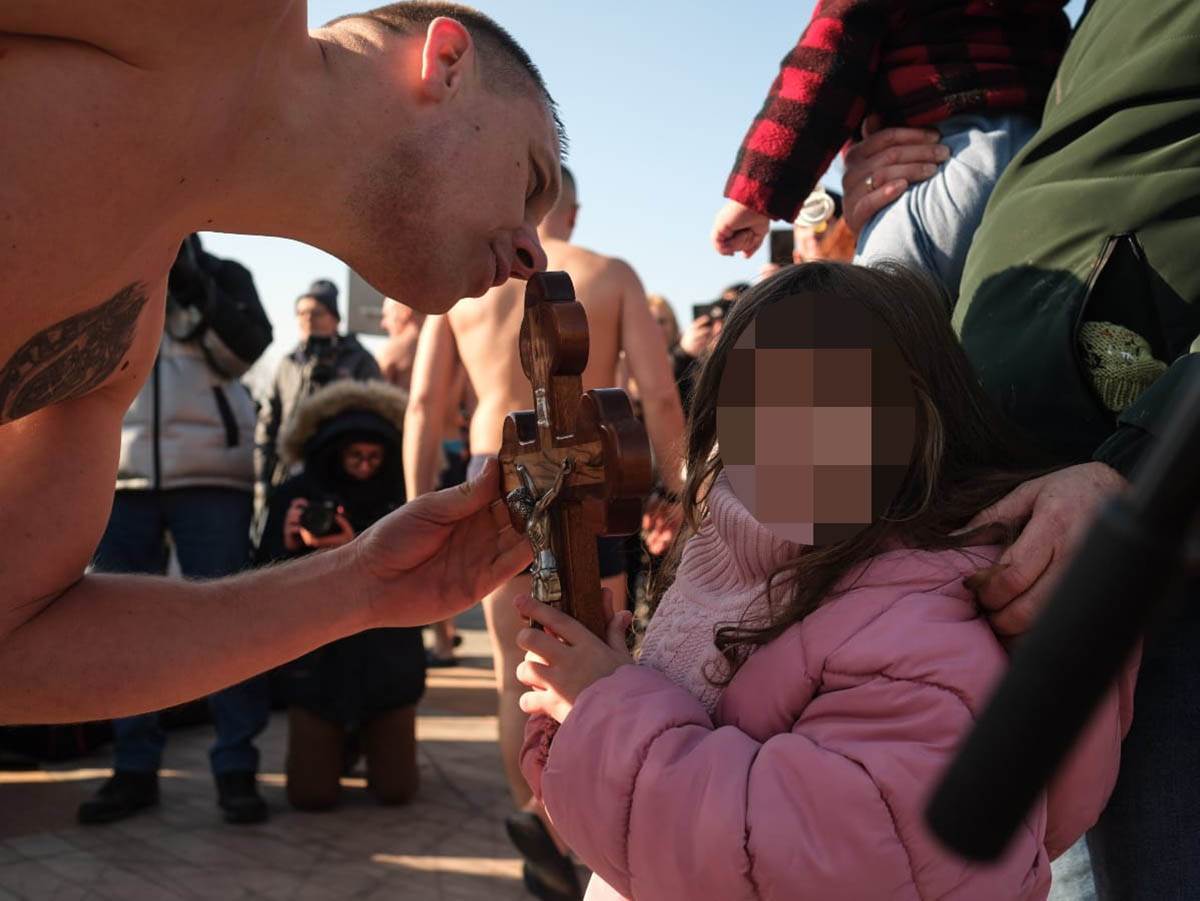 Krstovdan plivanje za časni krst (2).jpg