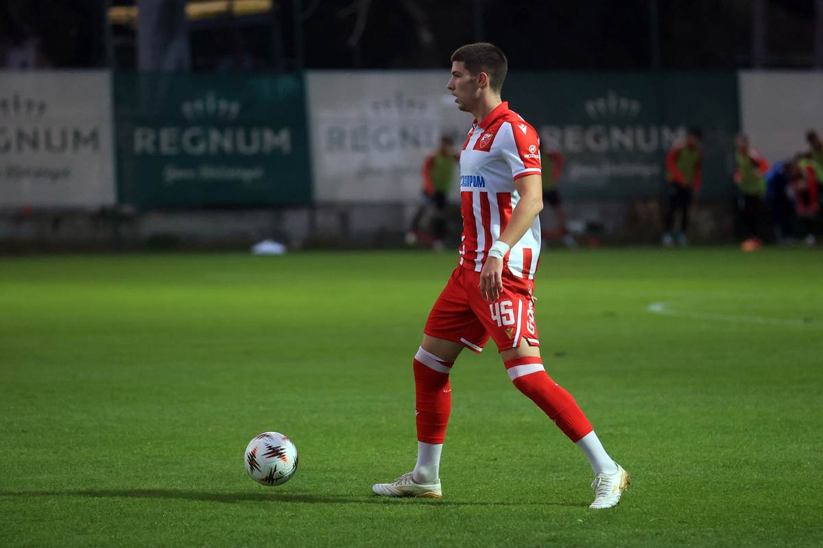 Stefan Gudelj u dresu Crvene zvezde.