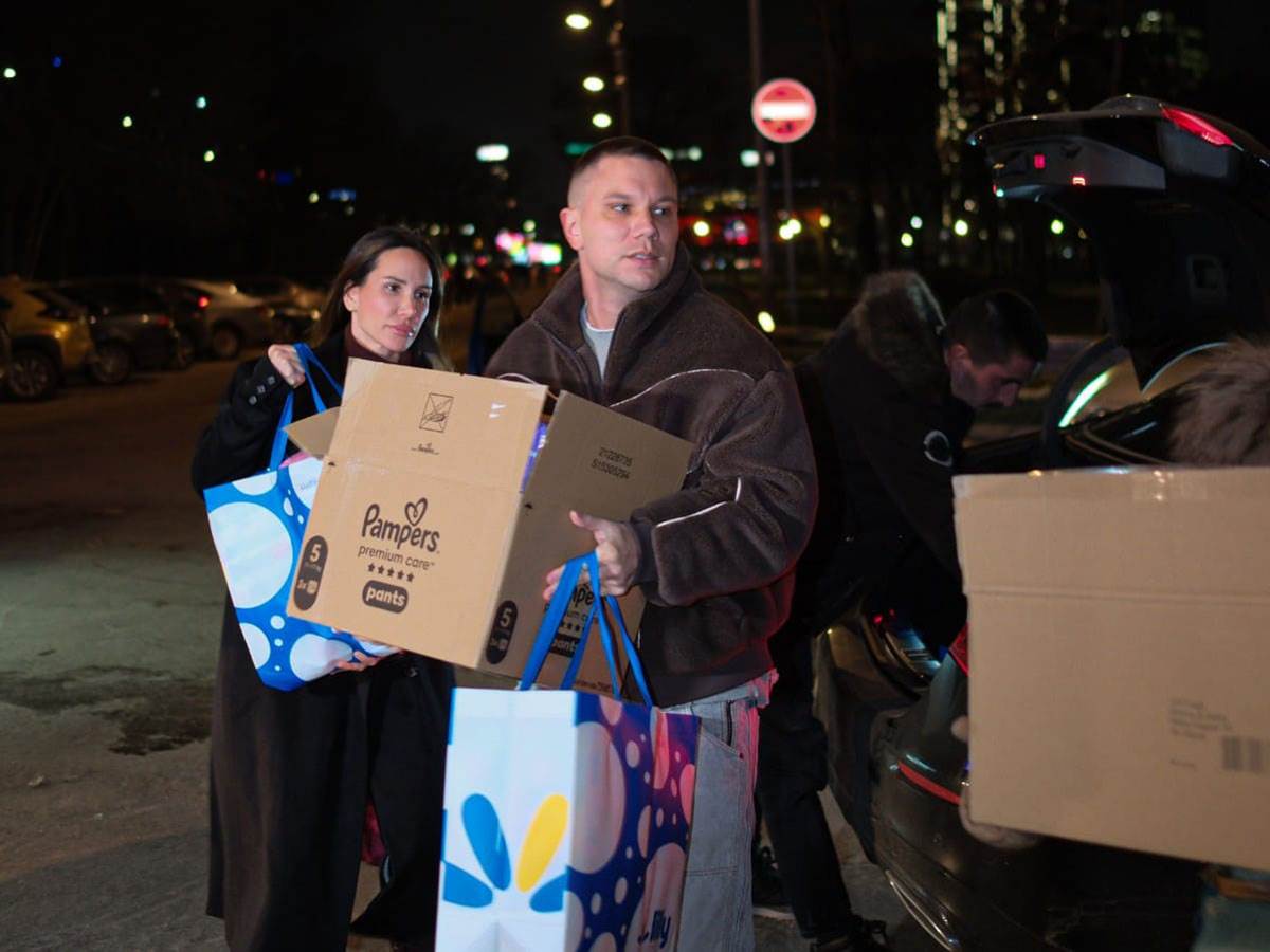 Nikolija i Relja doneli pakete pomoci (2).jpg