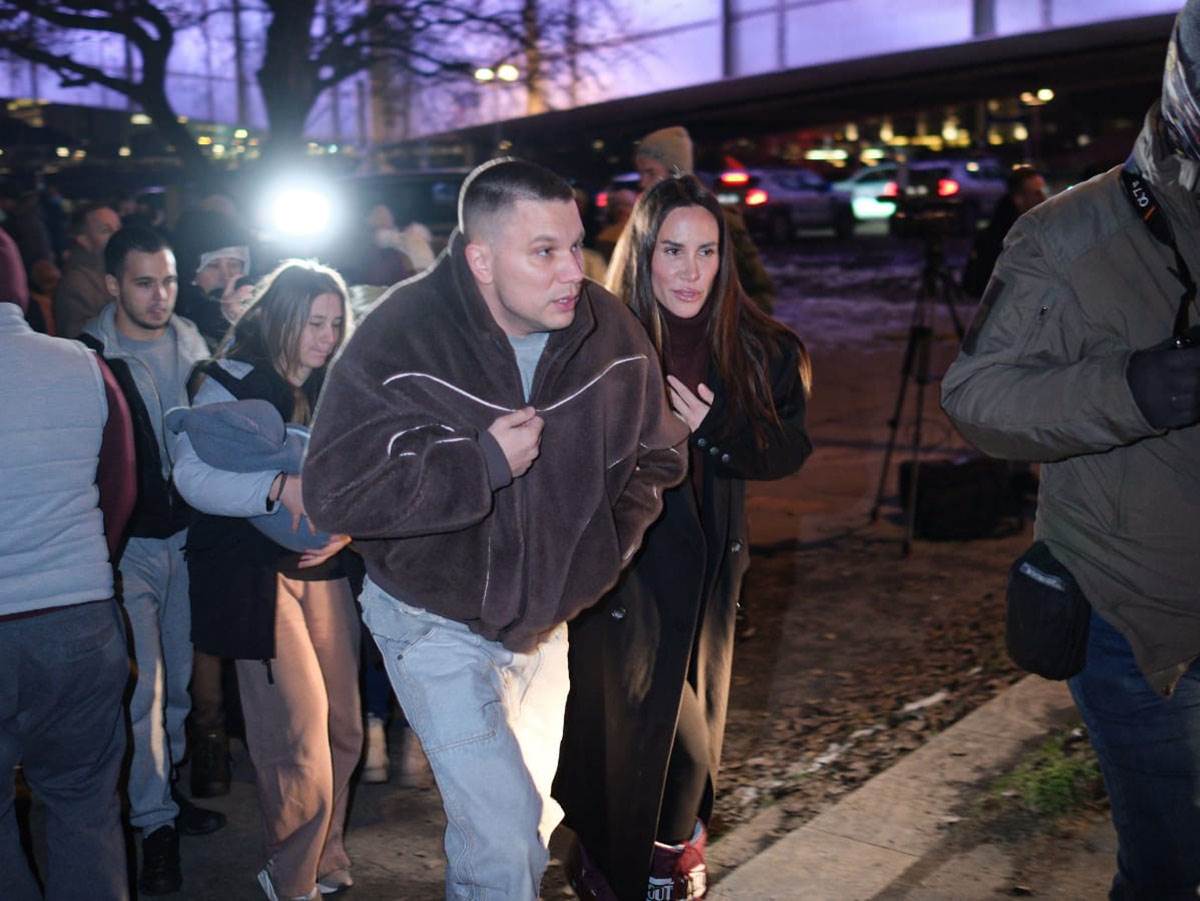 Nikolija i Relja doneli pakete pomoci (10).jpg